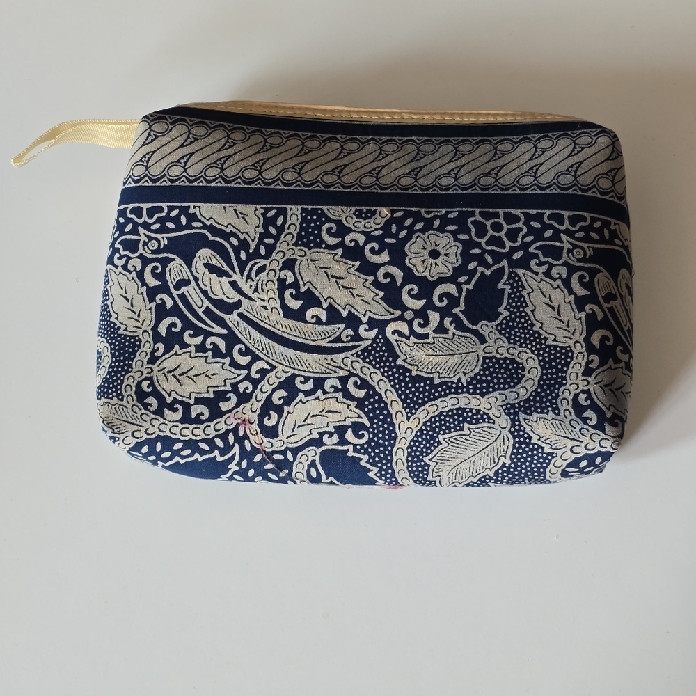 Bakik Hand Made Blue and Cream Indonesian Patterned Pouch